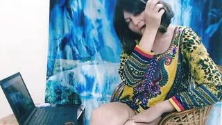 Cute House Wife on webcam