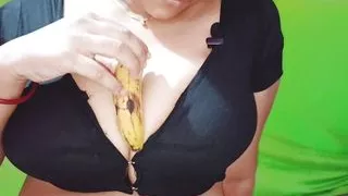 Desi Bhabi Kela se apni Chut ki garmi nikali full hindi audio.. Unsatisfied Bhabi Fucked By BANANA