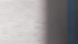 Nackt nass Geiler harter Schwanz chav wichst in Arbeitstoilette