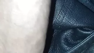 zwei große Masturbationen im Badezimmer eines luxuriösen Hotels