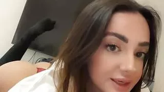 Shaking my ass as I use my vibrator