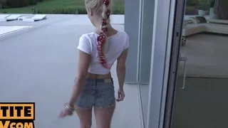 POV - Schleifen der engen Muschi der zierlichen Schlampe Nesty