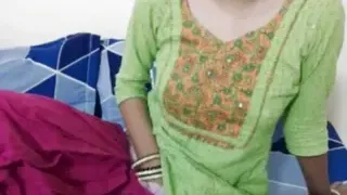 Big Boobs Indian Desi Maa ne Sex ki Lat Laga Di Hindi Audio