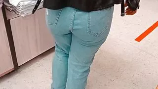 I met her at the supermarket and ended up in my bed with a creampie and her creamy pussy