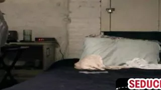 Hetero-Twink wird von DILF für Sperma gesaugt und gezerrt