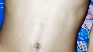 Nach der Schule bekommt der Junge einen großen Schwanz ohne Sattel und Sperma als Tribut