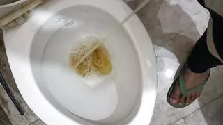 Peeing in toilet with clear audio