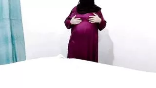 Hot Arabic Milf with Huge ass fucking pussy with a dildo