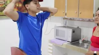 Horny stepmom fucks her stepson's big dick and take his horny away - Porn in Spanish