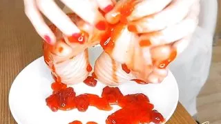 zeigte haarige Muschi und leckte ihre Füße GinnaGg