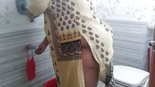 Indian desi stepmom gets Horny & sex with water pipe in washroom. Then stepson fucked her & Huge cum behind - Hot MILF