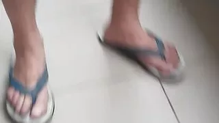 Liebhaber auf dem Hotelbalkon.