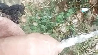 Sunnyside pee 2 leonee ke chut mein peshab karne ka dil kar raha hai uski gand thokne ke bad uski chut mein peshab kiya