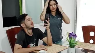 Petite Latina wird von ihrem Freund gefickt, bis sie spritzt - Porno auf Spanisch