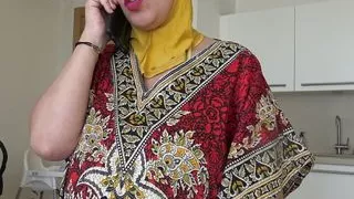 Beurette arabe a la chatte chaude poilue se fait defoncer par son boss britanique