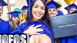 Alexa Payne Is A Dirty Slut & Doesn't Care If People Watch Her Getting Drilled By two Cocks - Mofos