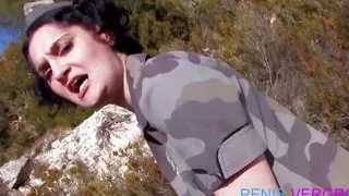 Sexy Babe im Soldatenkostum liebt Analfick