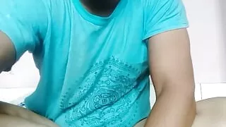 Lehrer sieht Junge masturbieren