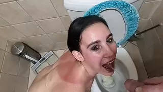 Girl swallow piss and gets golden shower after she took a piss