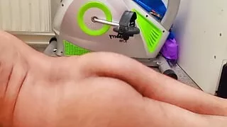 Fully naked bubble butt boy shakes his horny butts