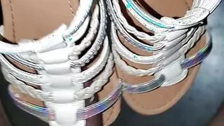 mit Riemchensandalen in meinem Shop spielen