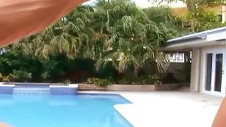 Die schöne Pornostar-Braut Alexa Benson wird von zwei Kerlen gefickt