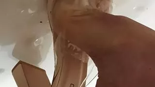 peeing on feet and heels