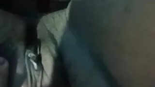 Mom chut mein ungli kar rhi hai