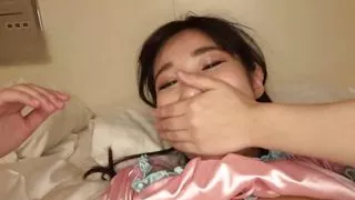 Angel and bunny cosplayers Kohina (22) and Suzu (20) are cute women who were taking selfies with an online TV show.