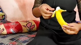 Bhabhi ka birthday hai devar gift me kela de raha hai