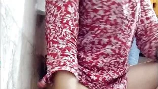 Desi hot bhabhi navel ahow and boobs pressing