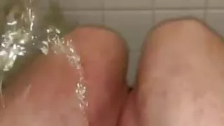 Holding and spraying a piss fountain all over myself. xxytherry
