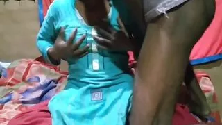 Sali ko safai kar rahi usko salwar khol ke jamkar chudai desi Indian sex Hindi real sex hot sec