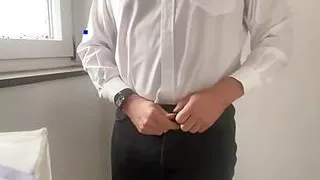 Slip auf Buerotoilette vollpissen