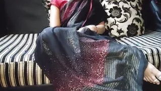 Sofe par pahli baar biwi ko jaldi jaldi me choda hu