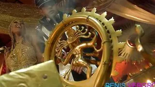 Indische Prinzessin Priya Rai hupft auf hartem Schwanz