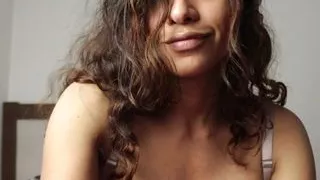 pretty ebony play with a dildo