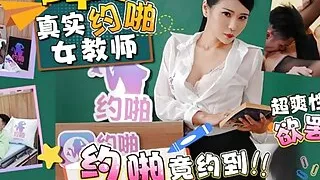 Hot OL girl with big boobs and big butts take off her sexy pantyhoes teasing her big dick boss to fuck her ass