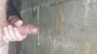 Horny Construction Worker Wanking And Cumming On The Job