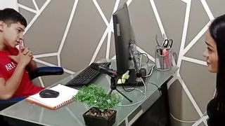 Horny employee tests cute samantha by posing as the boss - Porn in Spanish