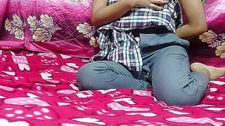 Sautele Baap Ne apni Beti ke School ki Chutti Karva kar Jabardasti Chod Diya