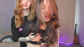 Amateur two teen lesbian babes playing on cam