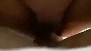 Freundin reitet mich von vorne