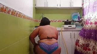 Whenever my stepsister has to clean the house, she doesn't wear a lot of clothes so that I can see her so we can fuck la