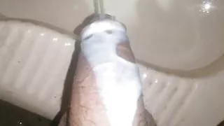 Handjob bathroom saban lga ker muth mari desi big cock squirt boy in bathroom Pakistani
