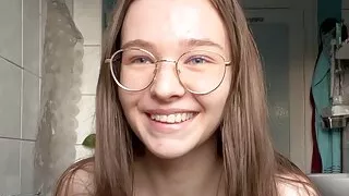 Teen Squirt Hard Fuck Huge Dildo!