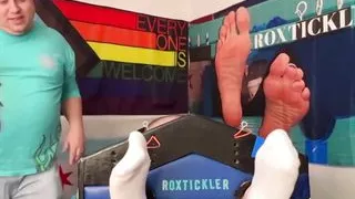 Chubby dom Matt seduced Ryan into foot and body tickling