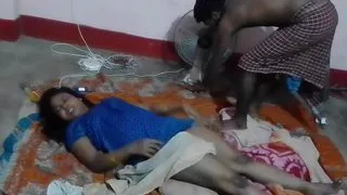 Bhabhi ko raat mein choda pakad kar hindi sex