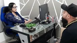 Fucking my new employee in the middle of the physical - Porn in Spanish