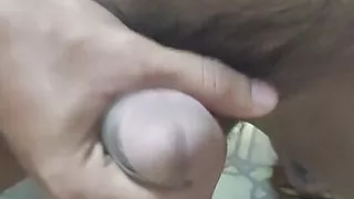 Jinakol ni ni noynoy ang kanyang manoy habang tirik na tirik ang araw tirik na tirik din ang tite ko